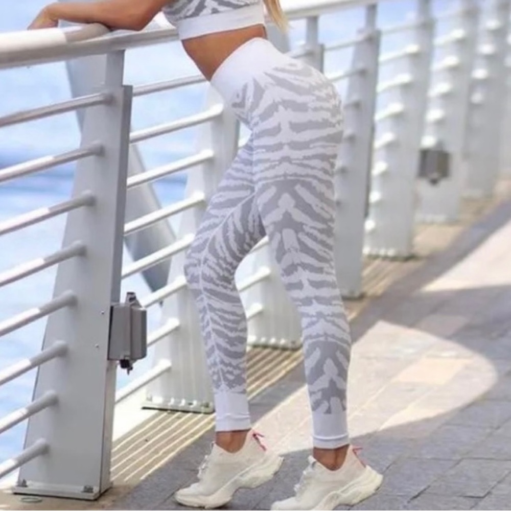 NUX Bombshell Tiger Seamless
Leggings Limited Edition size S